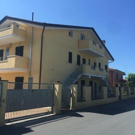 B&B Gigi' Marina di Massa Exteriör bild